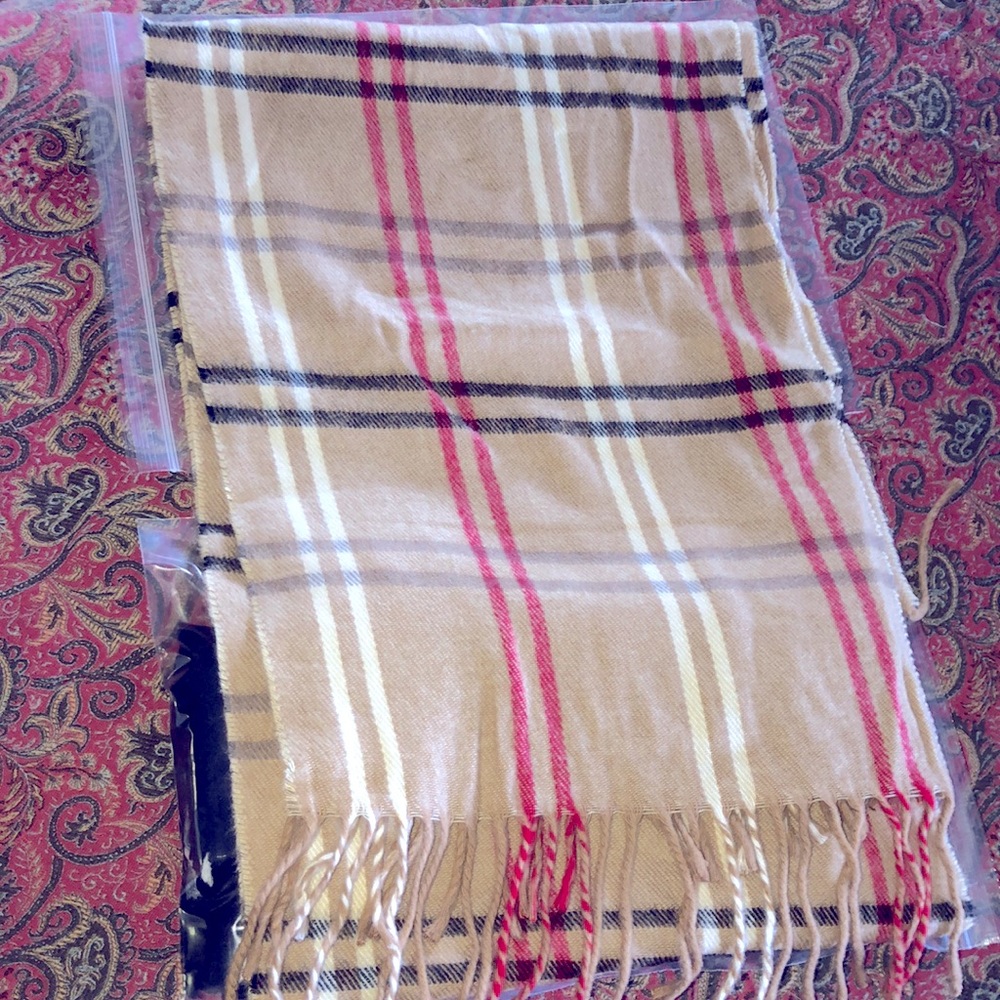 Saddlebred  Plaid scarf.    NWT